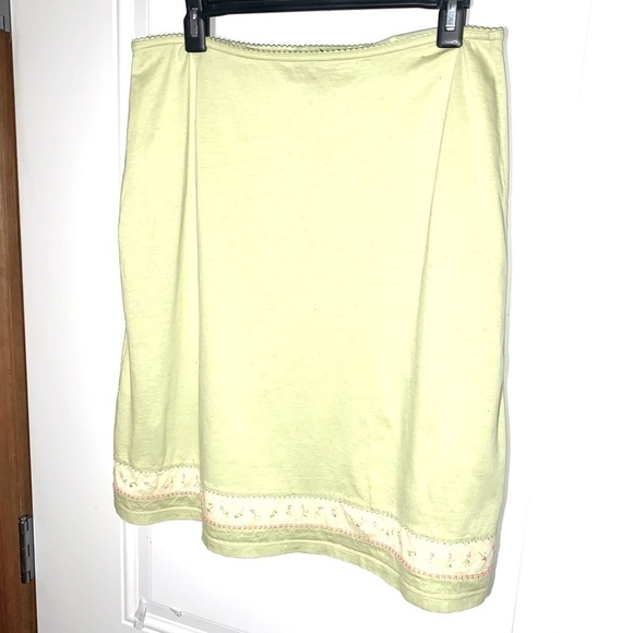 Express Stretchy Lime Green Skirt with Pink floral print Size Large - Picture 4 of 7